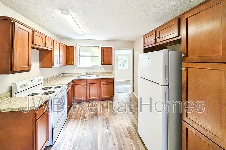 1288 W 28th St — Photo 2