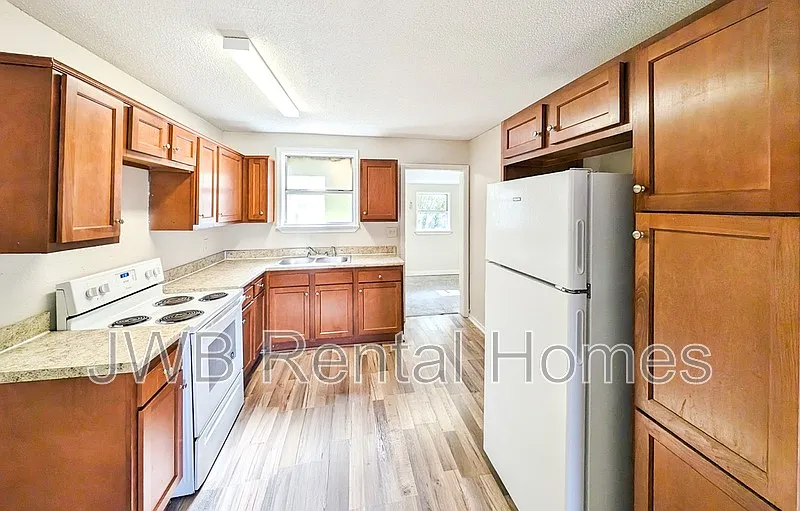 Building Photo - 1288 W 28th St