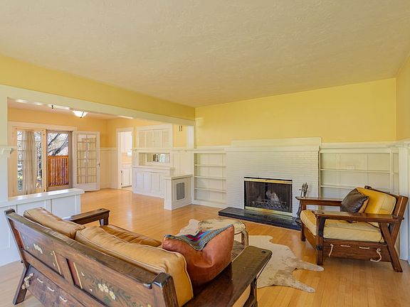 5th image of 609 W Ojai Ave