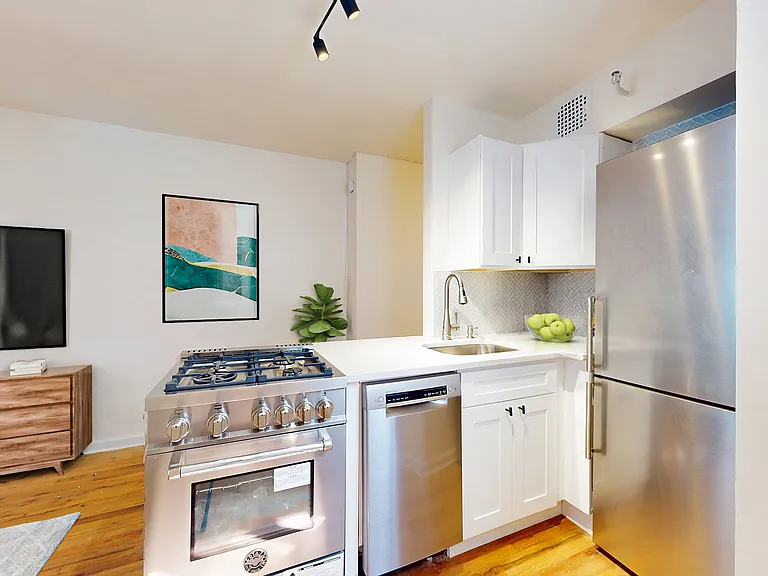 311 E 25th St #6D — Photo 5