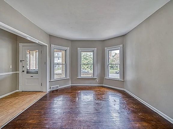 4th image of 558 Crescent Ave #1