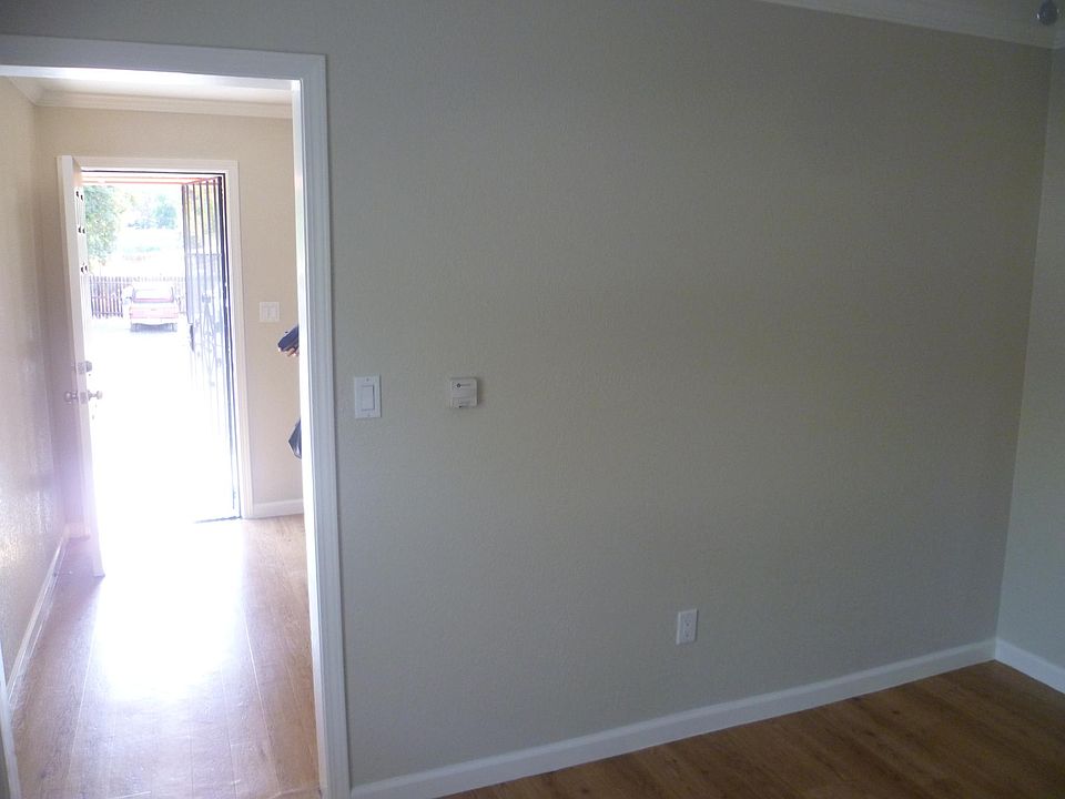 1st image of 111 6th St APT B