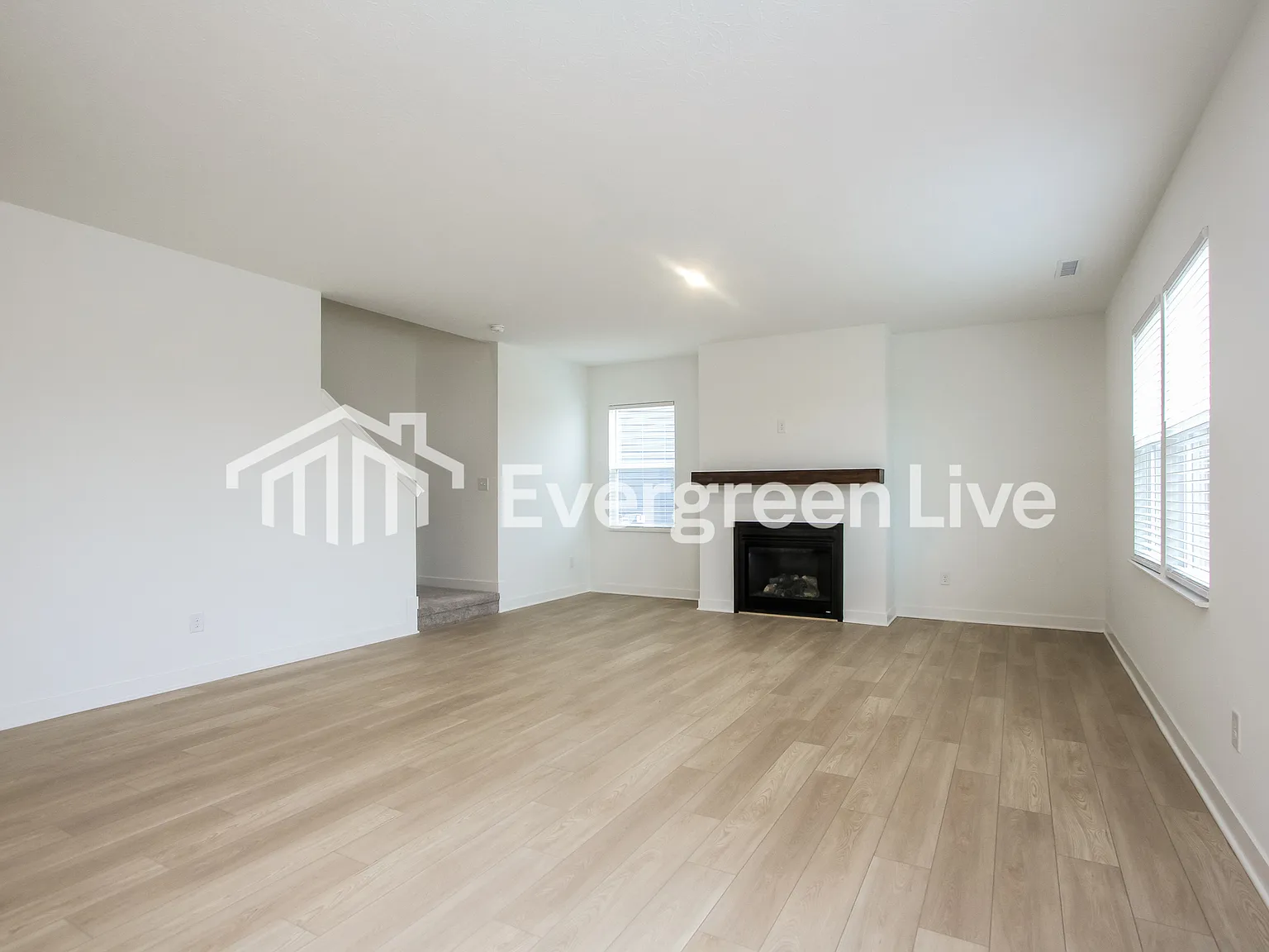 5 bed, 3.5 bath, 3054 sqft, $2,395 — Photo 3