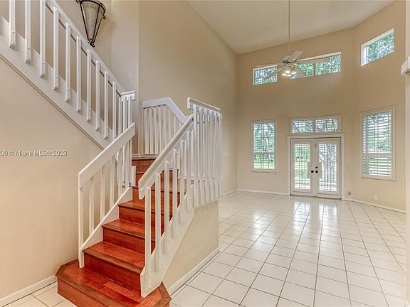 3rd image of 1328 Bayview Cir
