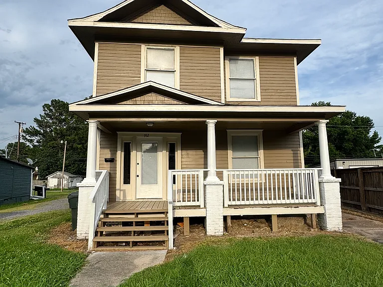 912 Eastside Blvd — Photo 1