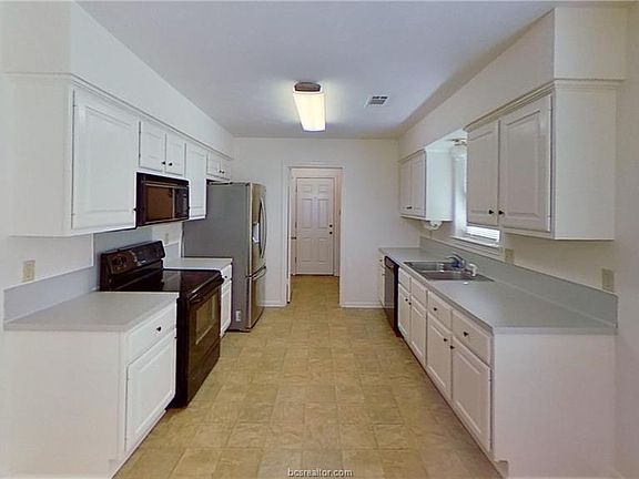 2nd image of 4945 Linda Ln