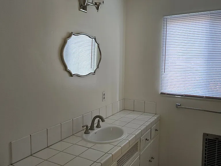 4743 Beverly Blvd — Photo 10