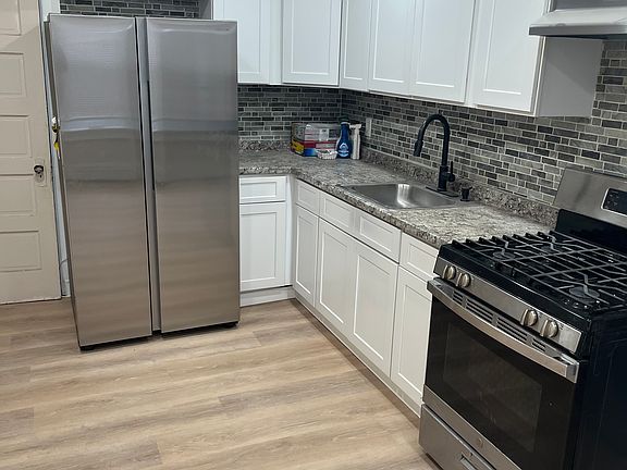 5th image of 25 Elmhurst Ave