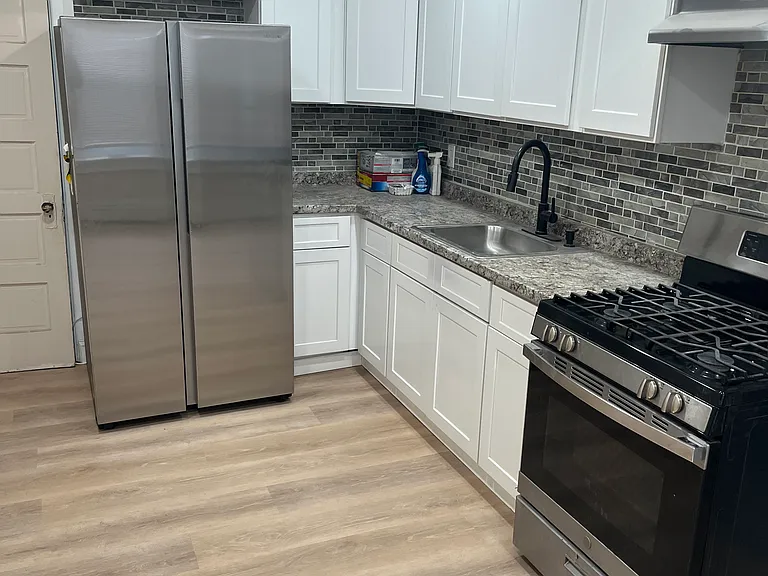 25 Elmhurst Ave — Photo 5