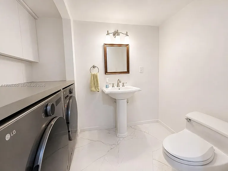 3600 Mystic Pointe Dr #1715 — Photo 11