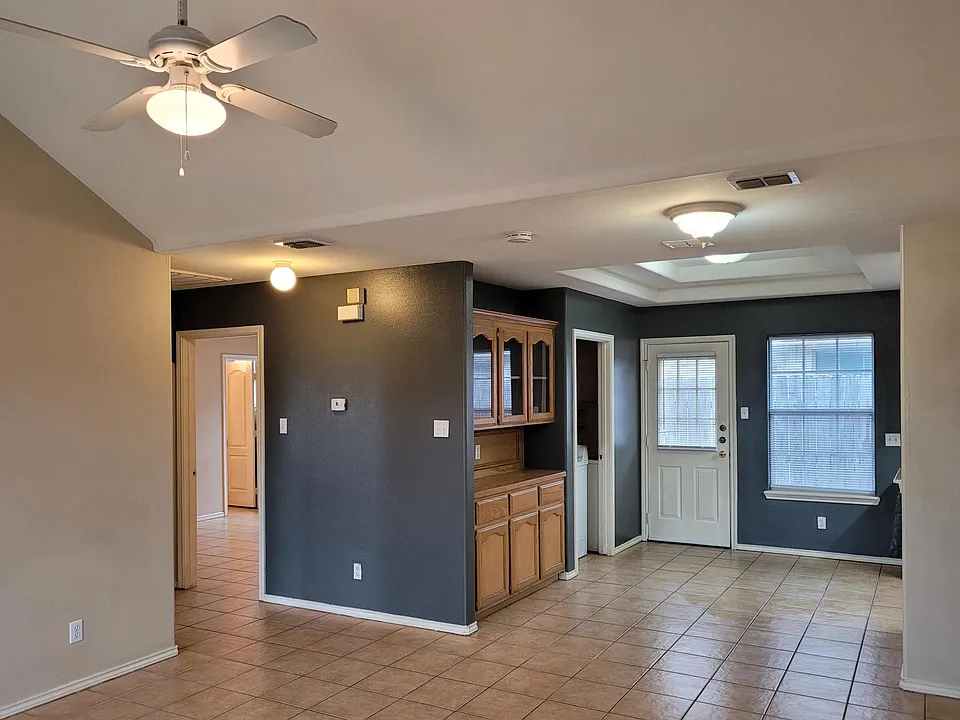 2502 Cervantes Ave #4
