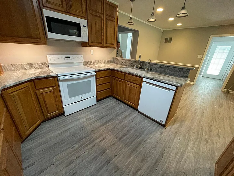 1116 Robinson Rd — Photo 5