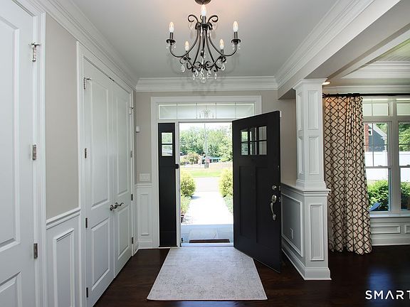 4th image of 2095 Whitney Avenue