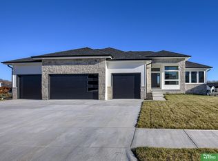 19008 Sycamore Dr, Gretna, NE 68028