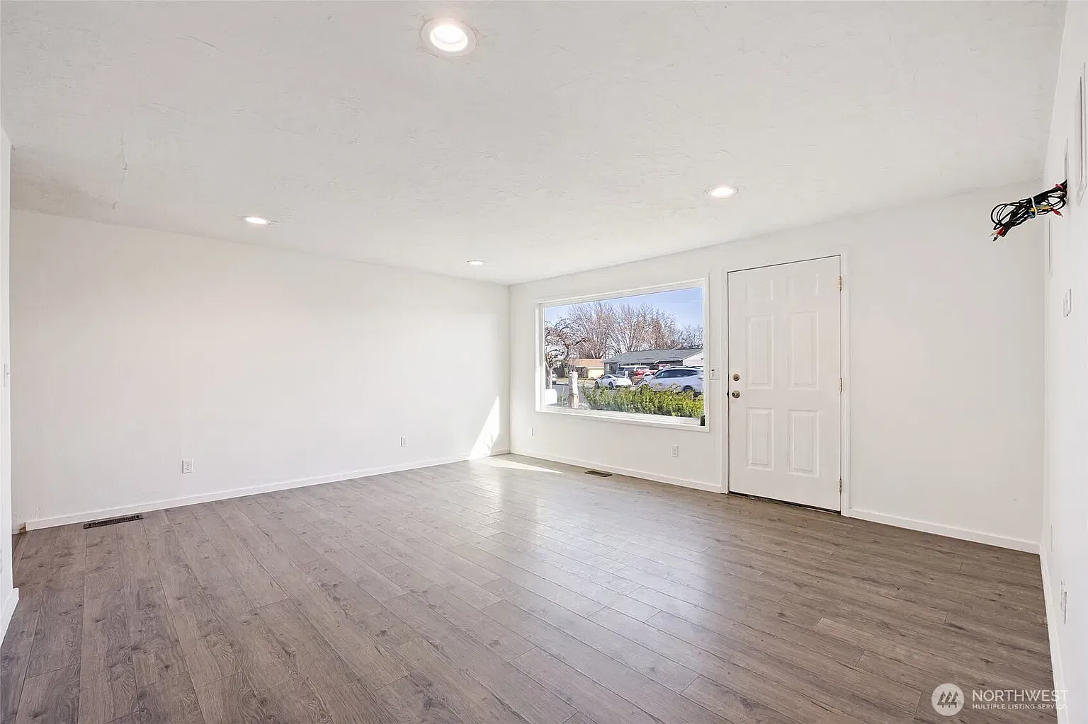3 bed, 1404 sqft, $2,000 — Photo 3