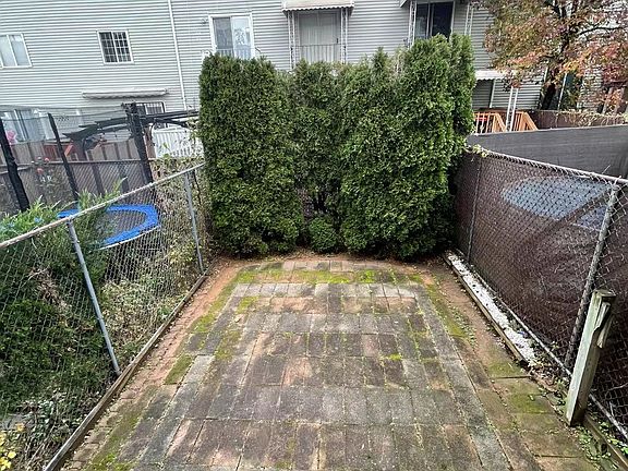 5th image of 382 Skyline Dr