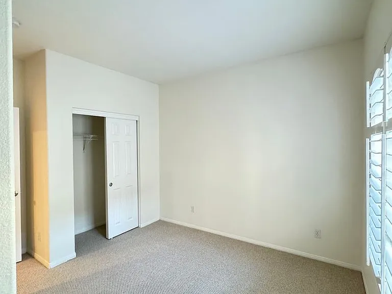 616 E Walnut St — Photo 21