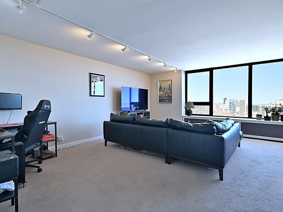 5th image of 3930 N Pine Grove Ave APT 2501