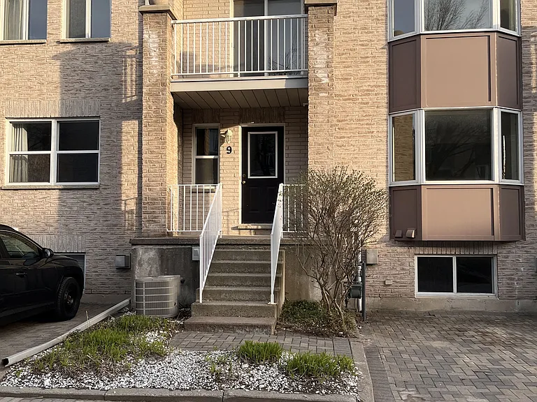 490 Veterans Dr #9 — Photo 2