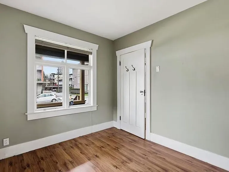 2300 Rindall Ave — Photo 9