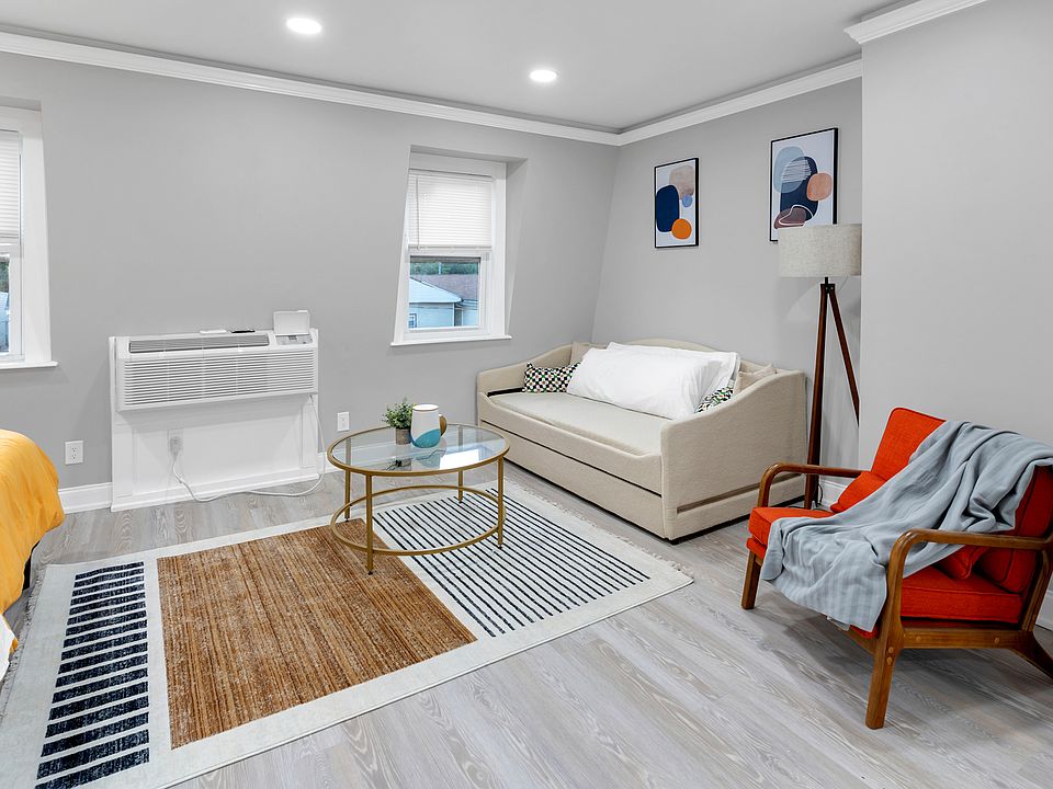 1st image of 258 Clerk St #4