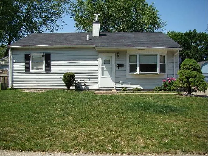 327 Barbie St photo 1