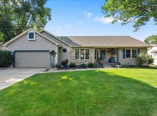 797 Thomas Dr, Sun Prairie, WI 53590