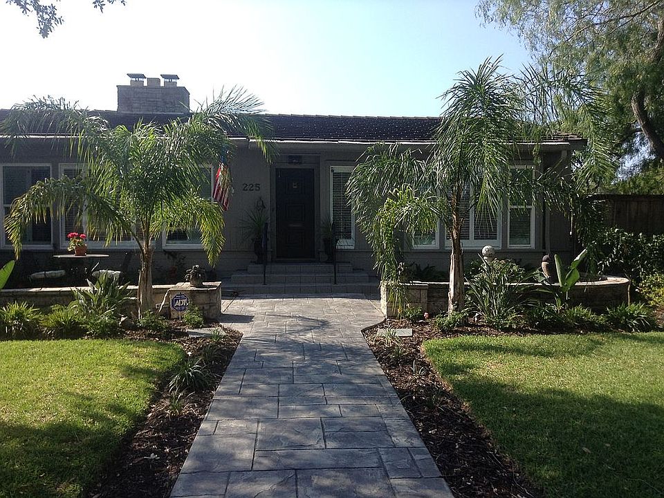 1st image of 225 Jackson Pl