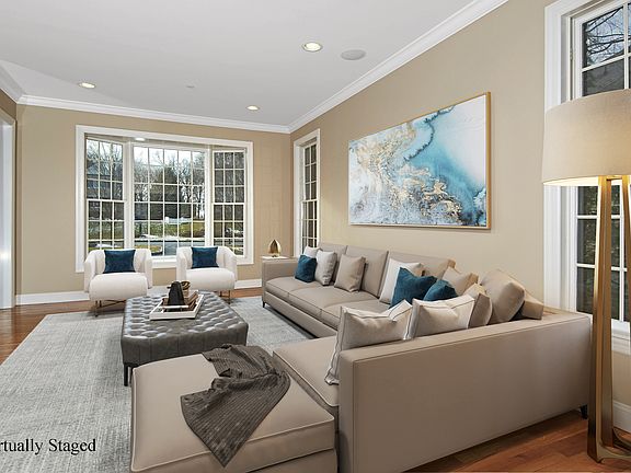 4th image of 19 Shelley Ln