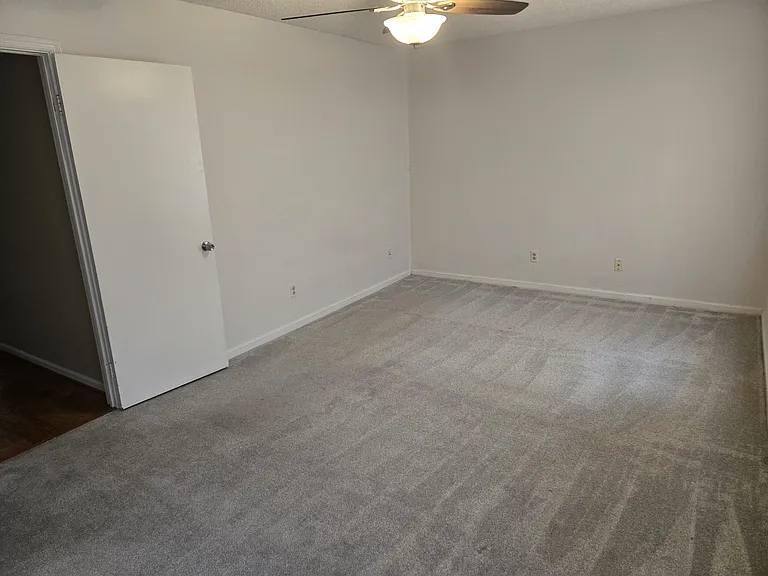 4692 Greenlaw Dr — Photo 16