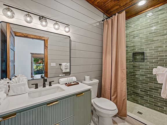 14th image of 3005 Nellie Dr