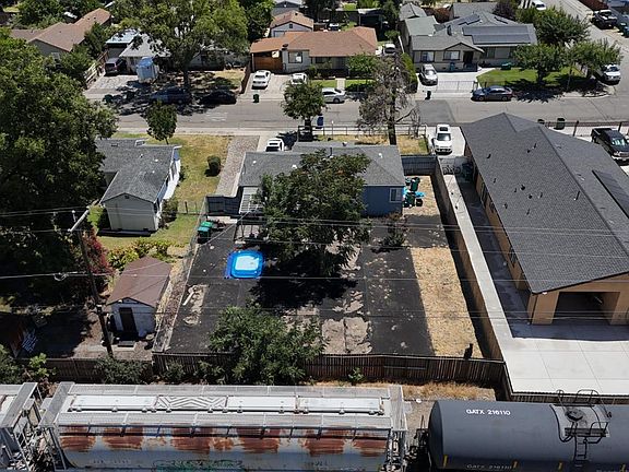 3rd image of 2309 Hackberry St