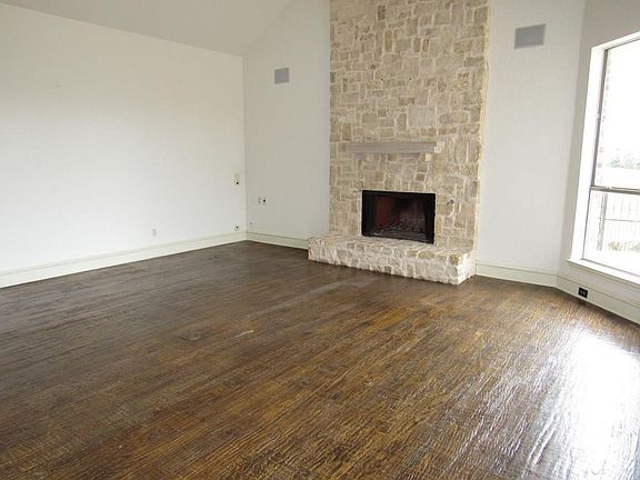 2nd image of 1301 Lakeview Dr