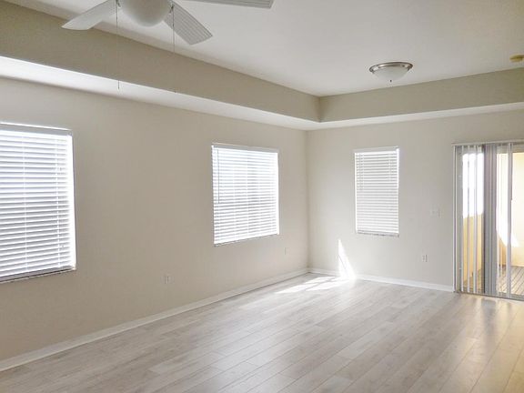 Love the coastal look and the volume 9' trey ceilings.
