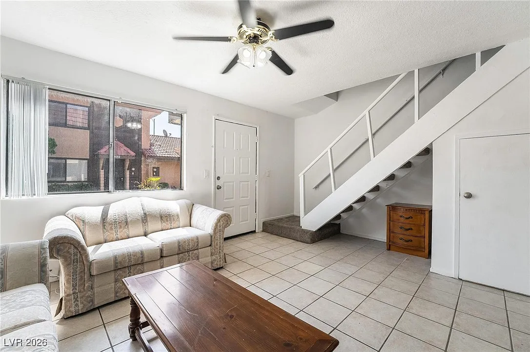 2 bed, 1.5 bath, 952 sqft, $1,350 — Photo 2