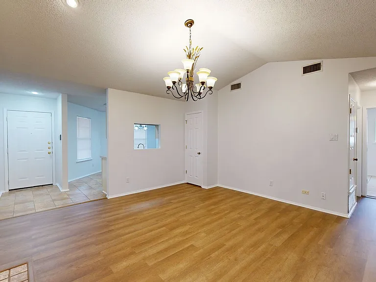 2208 Cooke Dr — Photo 7