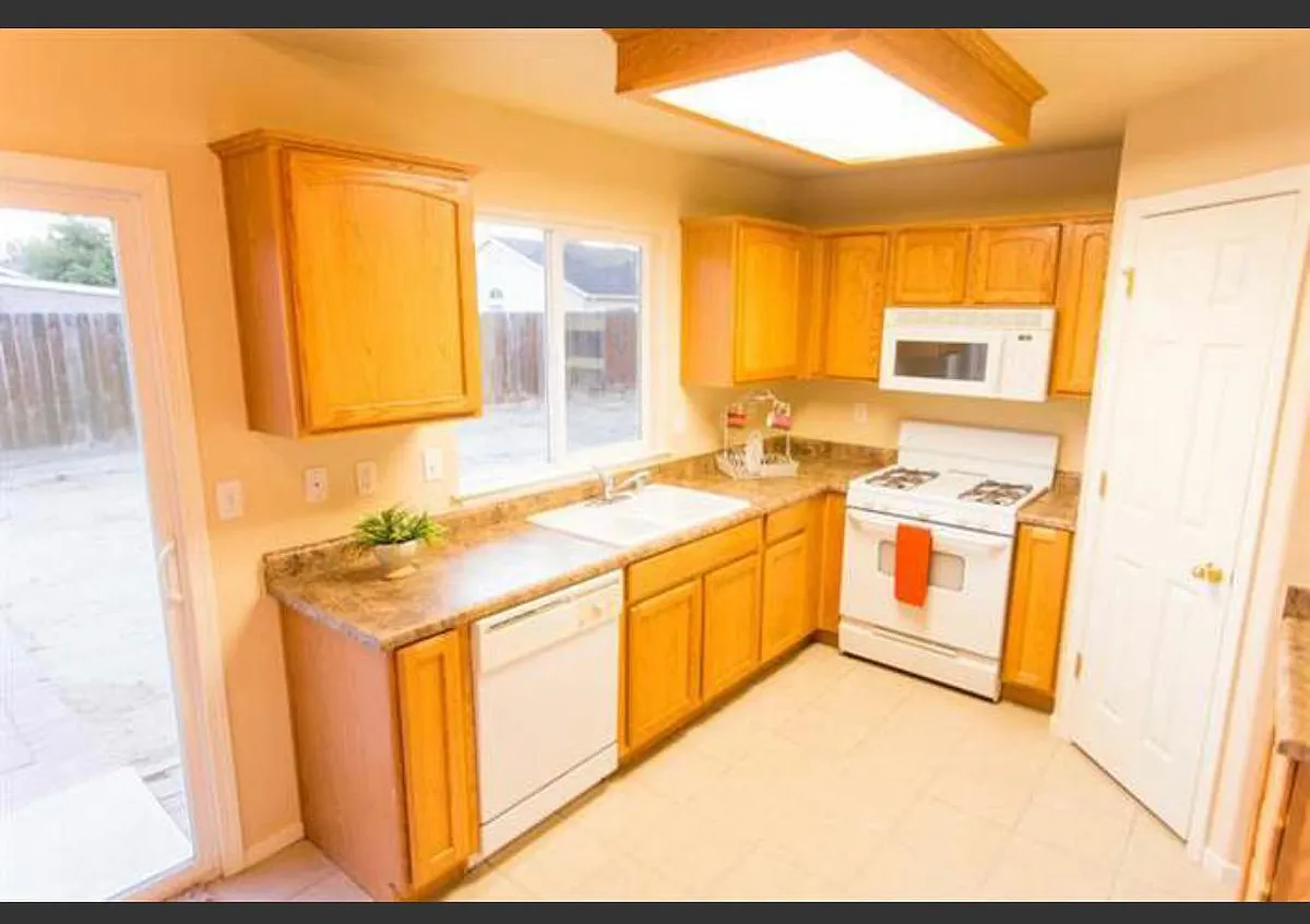 Building Photo - 3612 Clay Ct