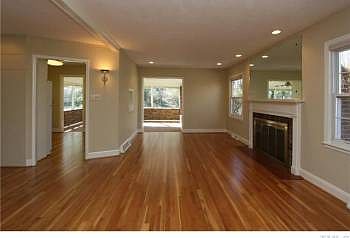 5th image of 2106 Markham Dr