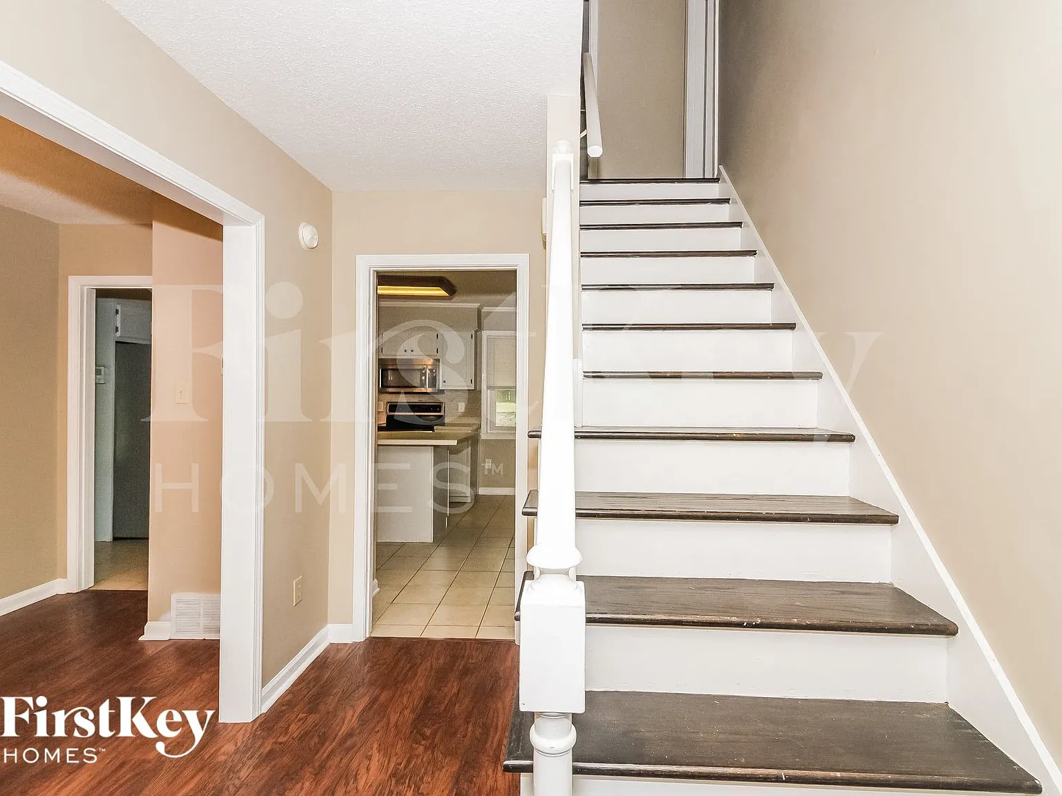 4 bed, 3.0 bath, 1931 sqft, $2,305 — Photo 2