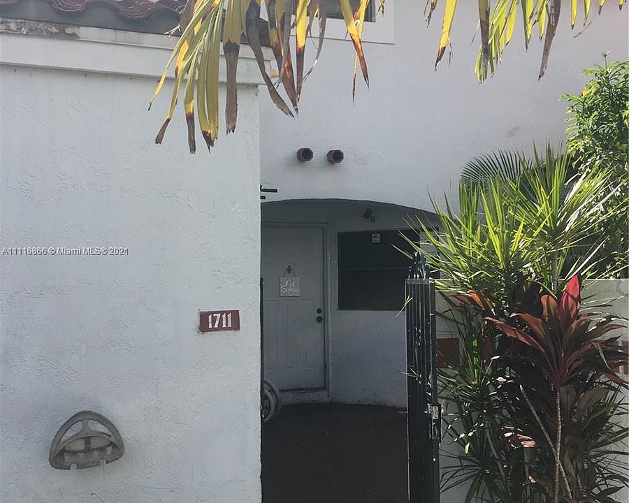 2nd image of 1711 San Remo Cir #0