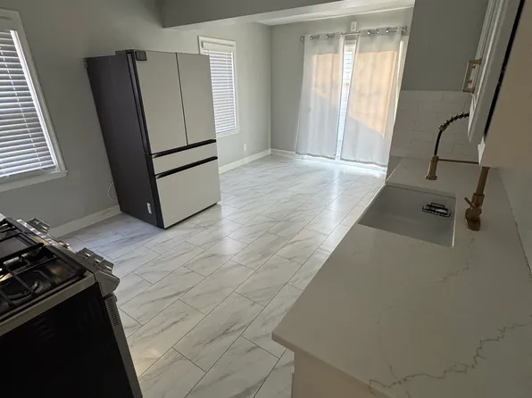 2215 Kingsbury Ave, Dearborn, MI 48128