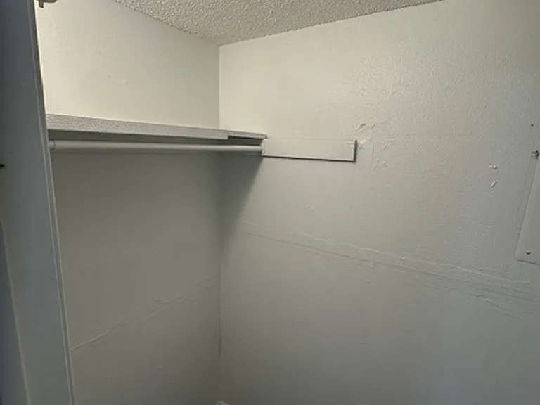 Las Brisas Apartments — Photo 19