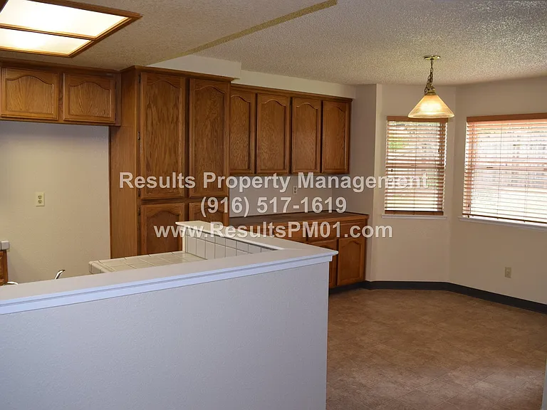 6412 Old Orchard Way — Photo 6