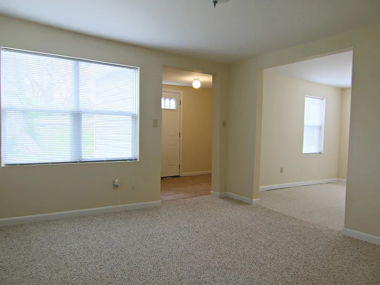 315 Avenue C — Photo 2