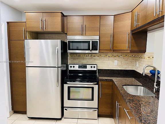 2nd image of 18707 NE 14th Ave APT 637