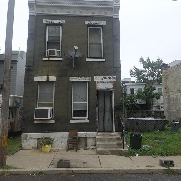 1st image of 1019 W Monmouth St