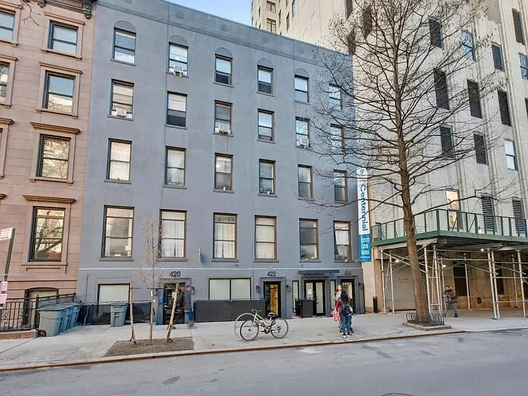 420 W 51st St #2R — Photo 8