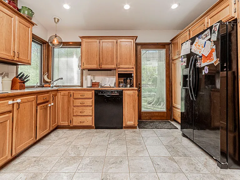 144 S Dartmouth Dr — Photo 10