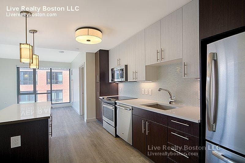 2nd image of 13 Canal St