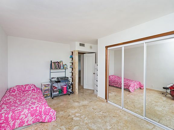 4th image of 780 NE 69th St APT 1708